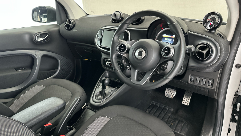 Smart Fortwo Coupe Eq Fortwo Premium White #11