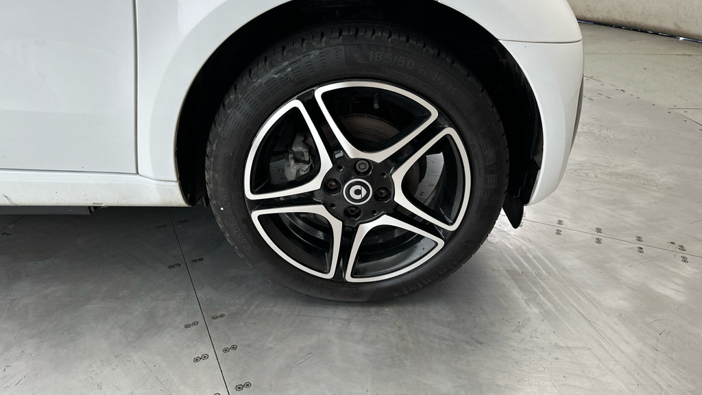 Smart Fortwo Coupe Eq Fortwo Premium White #25