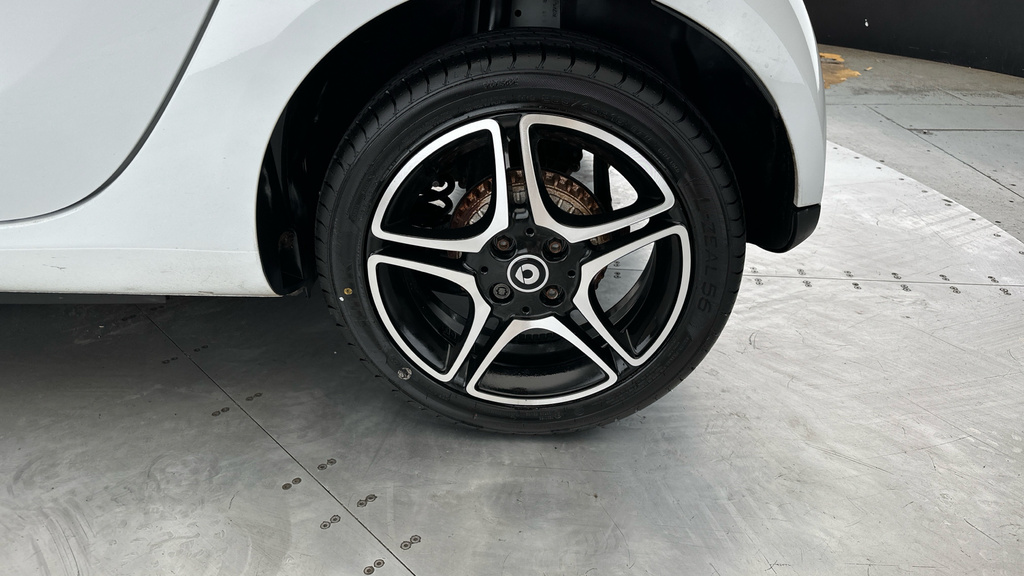 Smart Fortwo Coupe Eq Fortwo Premium White #23