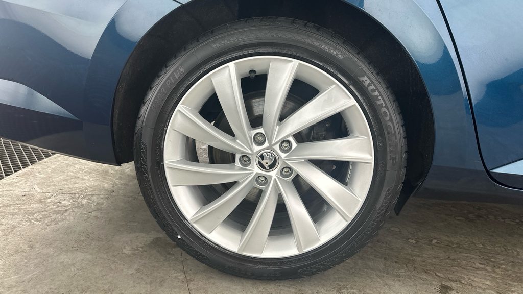 Skoda Superb 2.0 Tdi Cr Se Technology Dsg 7 Speed 2018 Brown #27