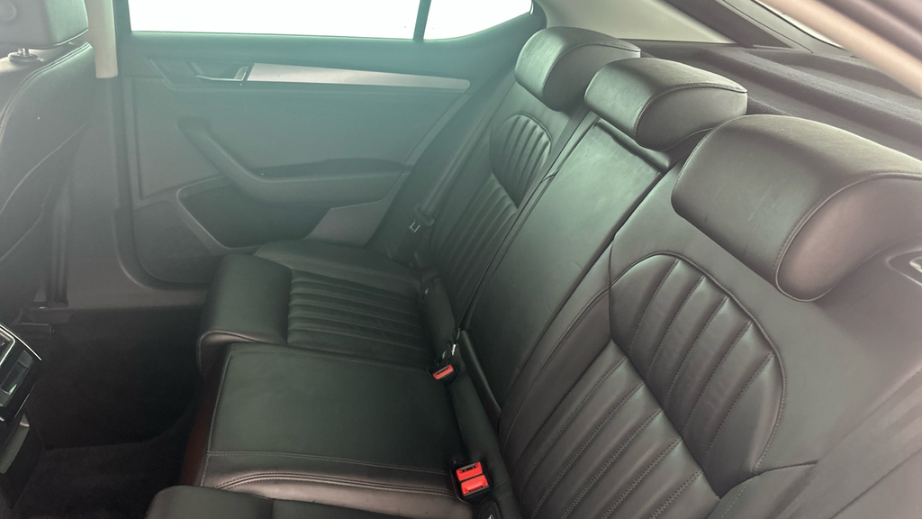 Skoda Superb 2.0 Tdi Cr Se Technology Dsg 7 Speed 2018 Brown #22