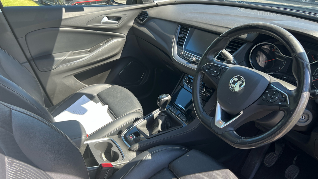 Vauxhall Grandland X Se White #9