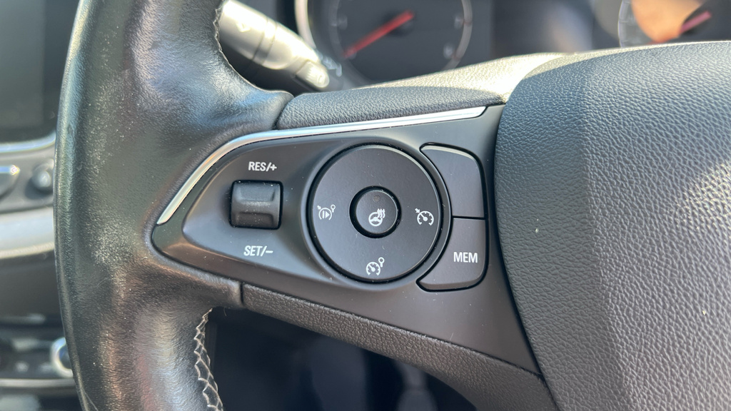 Vauxhall Grandland X Se White #25