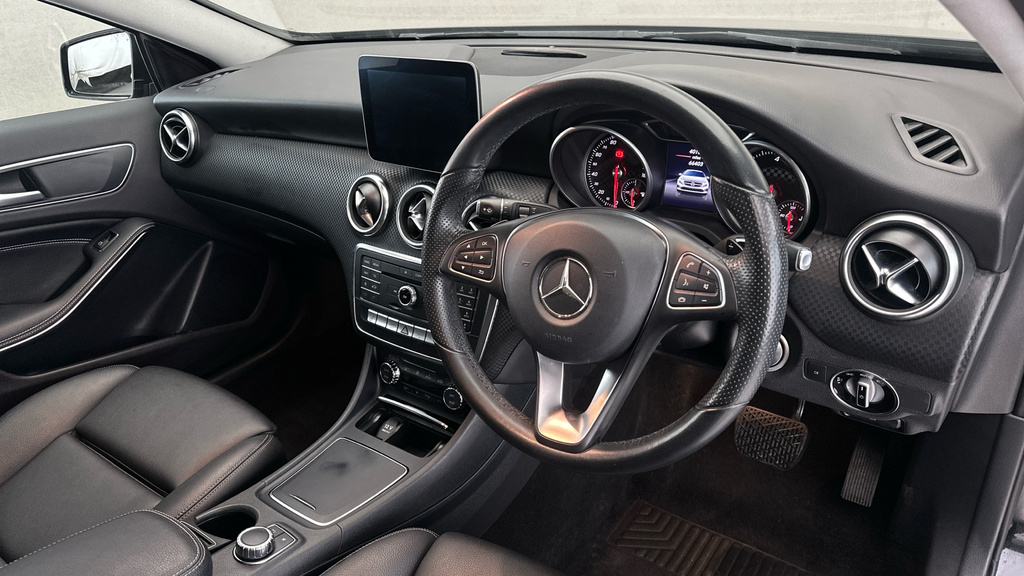 Mercedes-Benz A Class 2.1 A200d Amg Line Premium 7G-dct #11