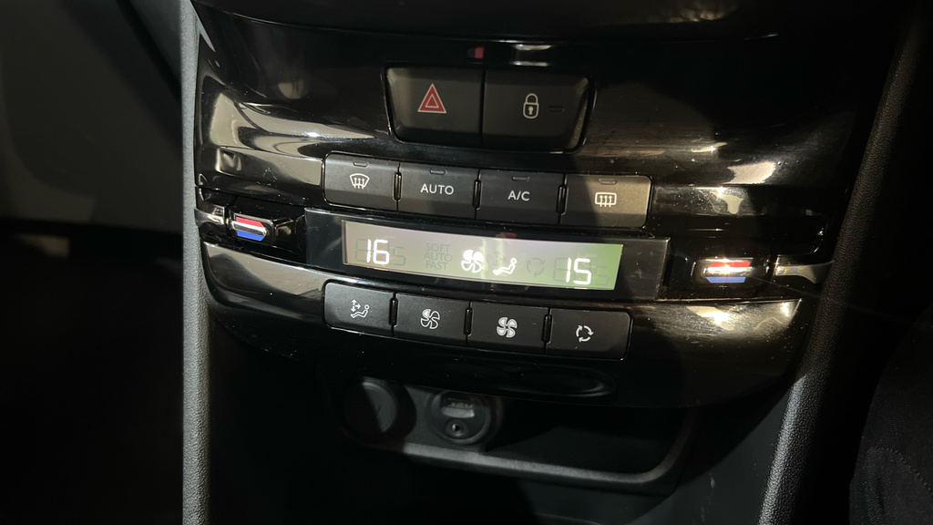 Peugeot 2008 Allure Premium Grey #38