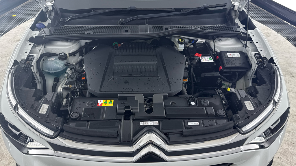 Citroen e-C4 50Kwh Shine Plus 7.4Kw Charger #16
