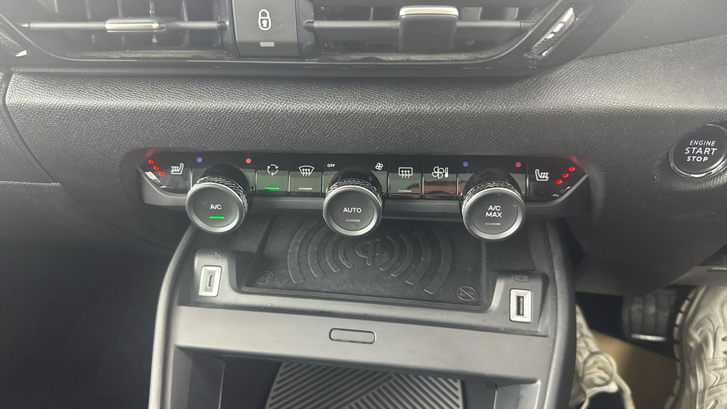 Citroen e-C4 50Kwh Shine Plus 7.4Kw Charger #23