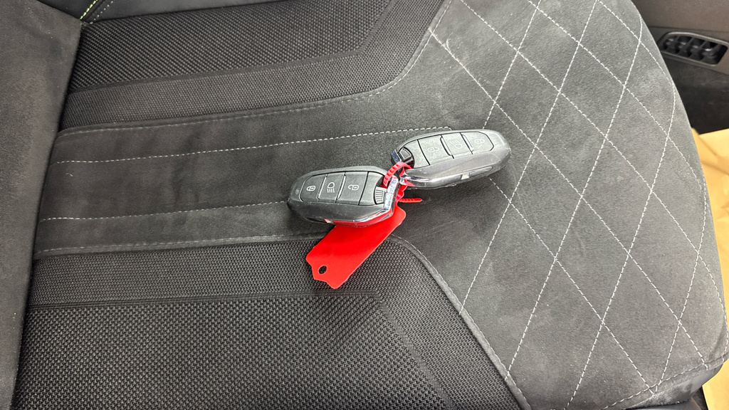 Peugeot e-2008 1.2 Puretech 130 Allure Premium Eat8 Orange #22