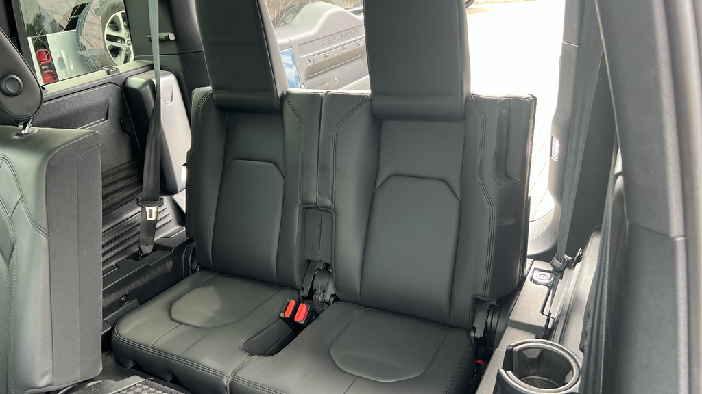 Land Rover Defender 3.0 Se 246 Bhp Green #29