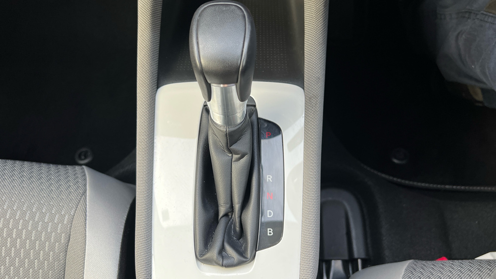 Honda Jazz 1.5 I-mmd Hybrid Elegance Ecvt White #30