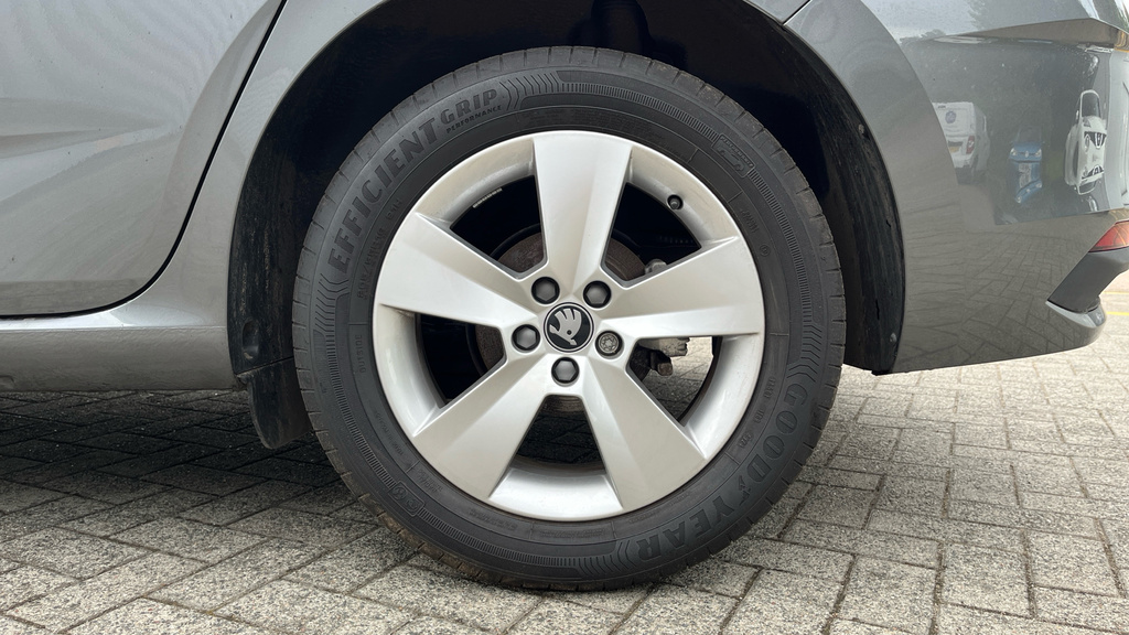 Skoda Scala 1.0 Tsi 116 Se Edition Dsg White #21