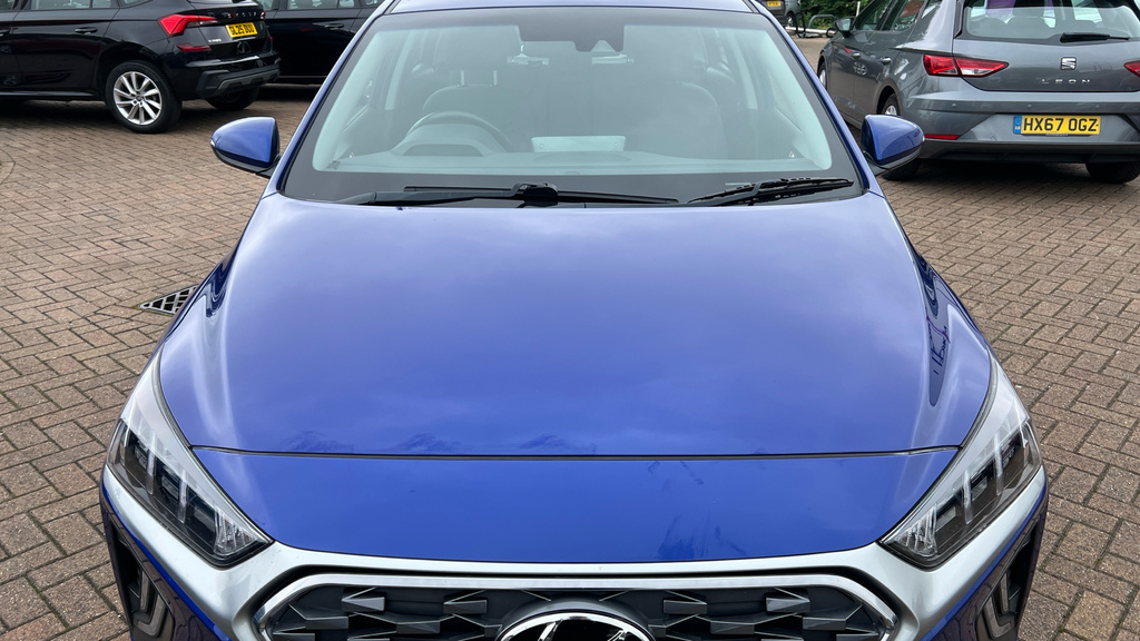 Hyundai Ioniq Hatchback White #16