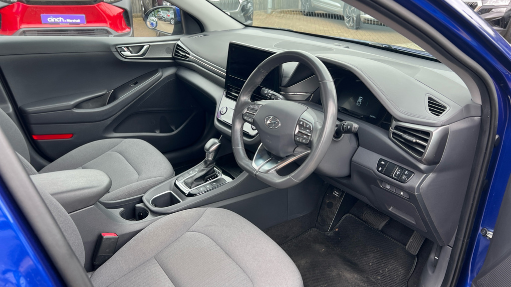 Hyundai Ioniq Hatchback White #9