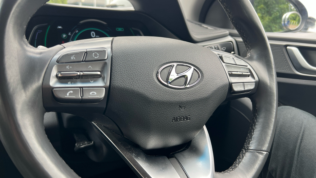 Hyundai Ioniq Hatchback White #25