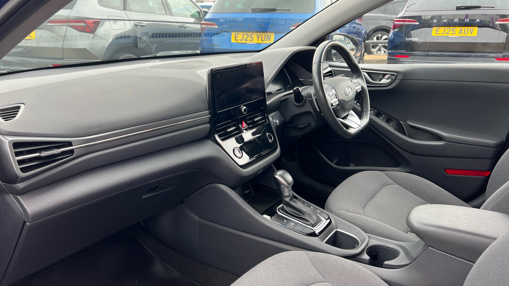 Hyundai Ioniq Hatchback White #10