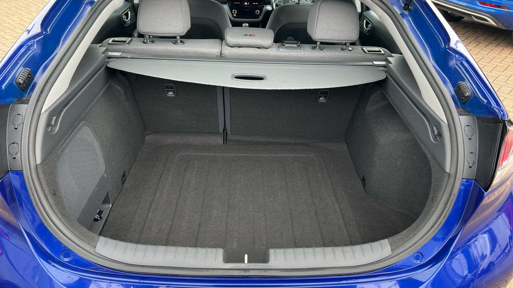 Hyundai Ioniq Hatchback White #15
