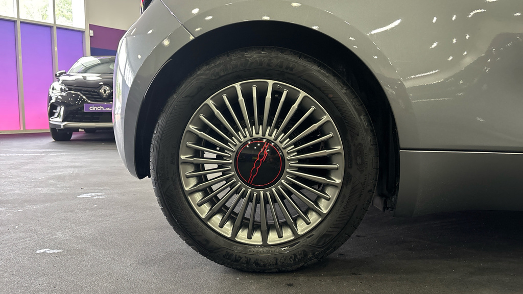 Fiat 500E 500 87Kw La Green #17