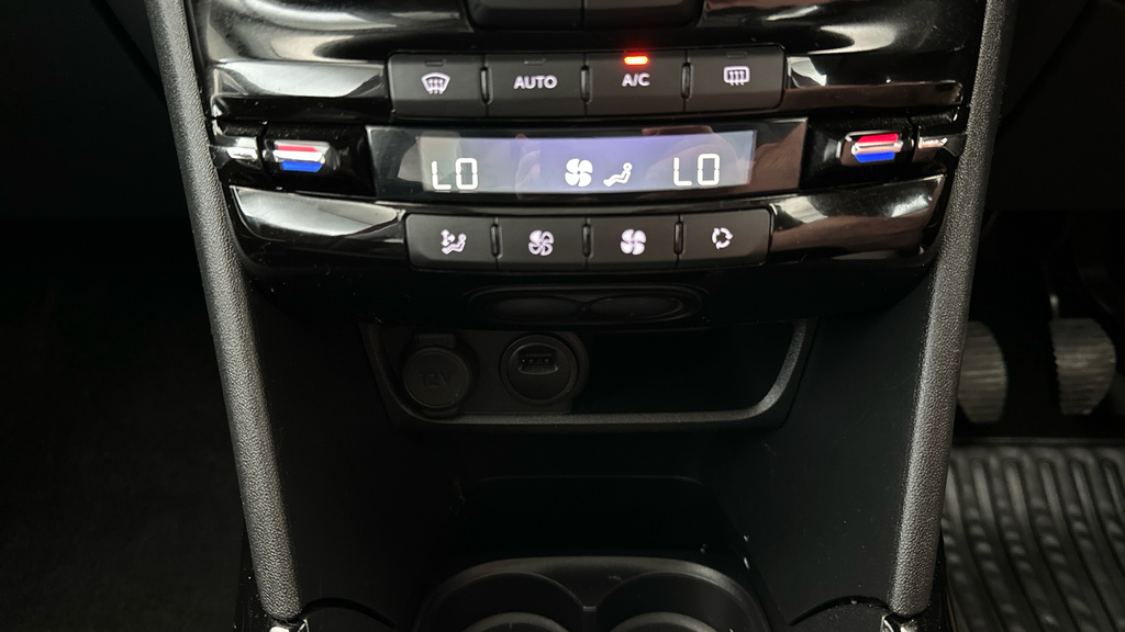 Peugeot 2008 Allure Premium Grey #17