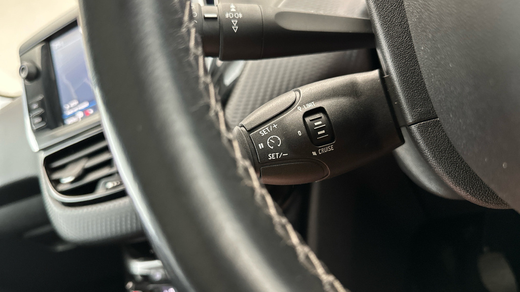 Peugeot 2008 Allure Premium Grey #14