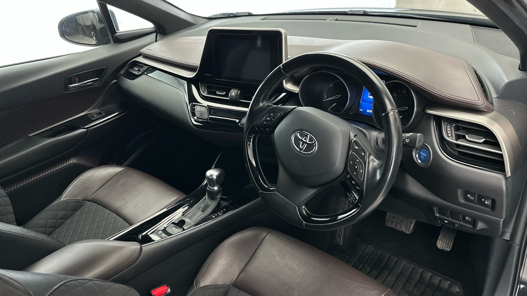 Toyota C-Hr Icon White #11