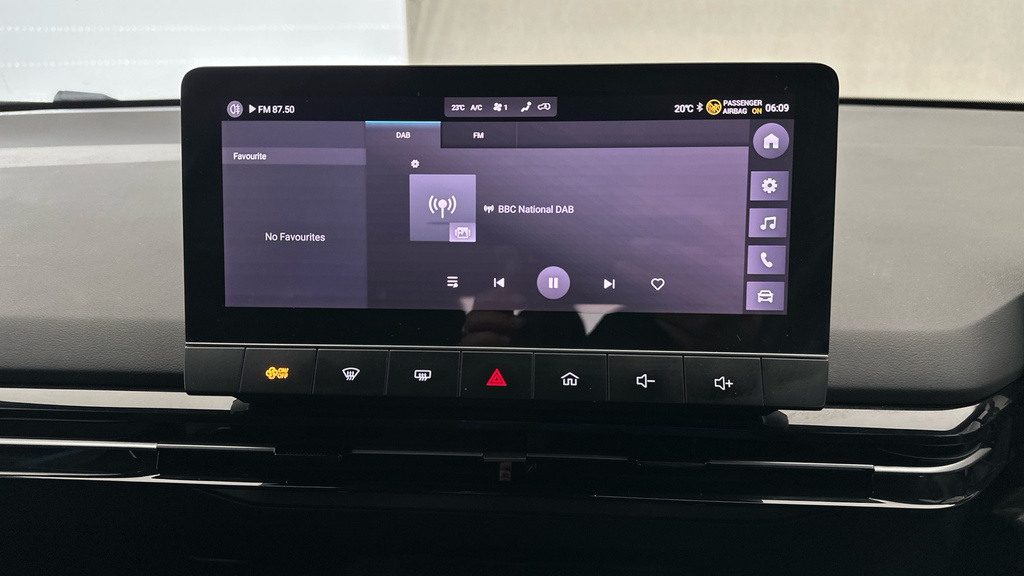 MG MG4 150Kw Se Ev Long Range 64Kwh Red #15