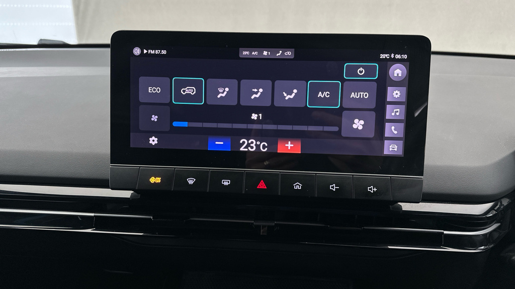 MG MG4 150Kw Se Ev Long Range 64Kwh Red #13