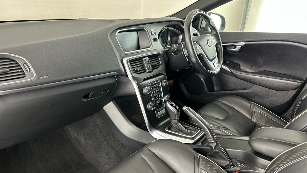 Volvo V40 T3 Inscription Red #12