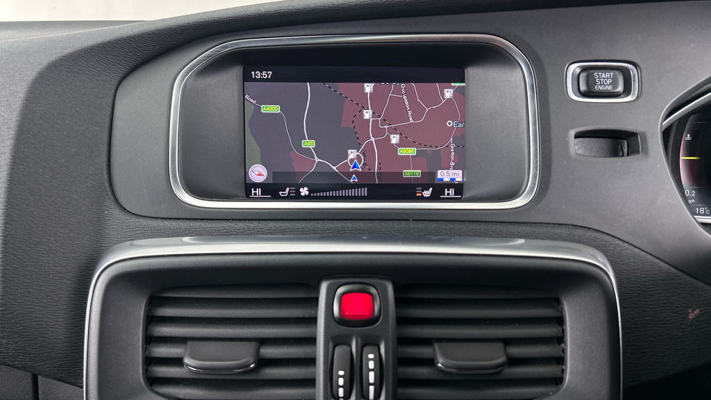 Volvo V40 T3 Inscription Red #17