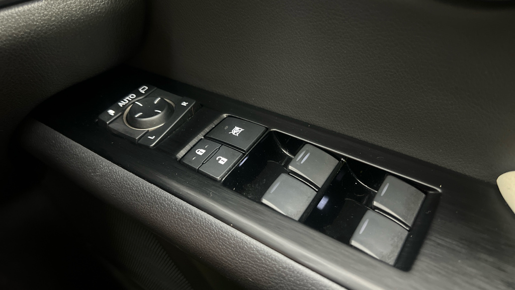 Lexus UX 300E 150Kw 54.3 Kwh E-cvt Takumi Pack Blue #17
