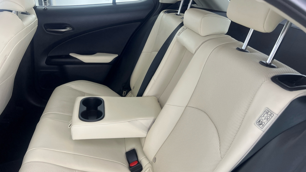 Lexus UX 300E 150Kw 54.3 Kwh E-cvt Takumi Pack Blue #21