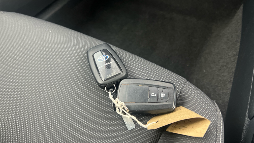 Toyota Corolla 1.8 Icon Hybrid Red #28