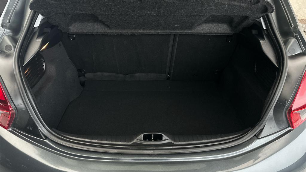 Peugeot 208 Allure Black #17
