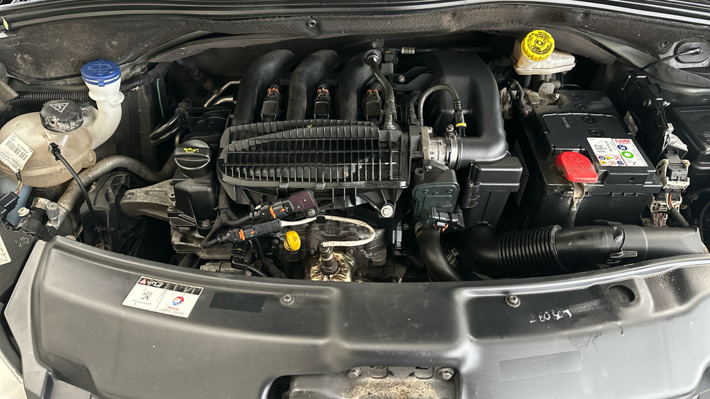 Peugeot 208 Allure Black #18