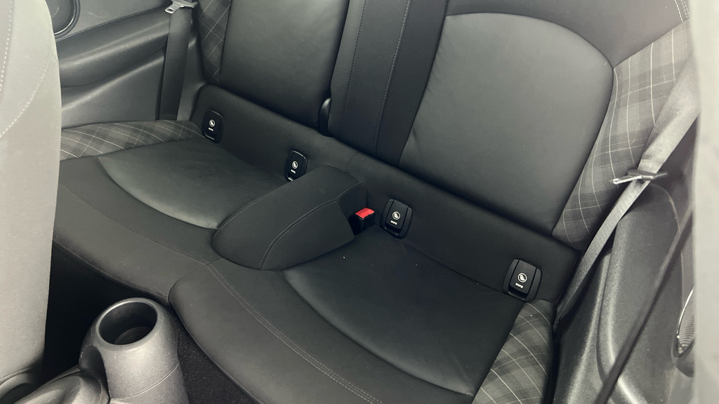 Mini Hatch 1.5 Cooper II 2018 Red #22