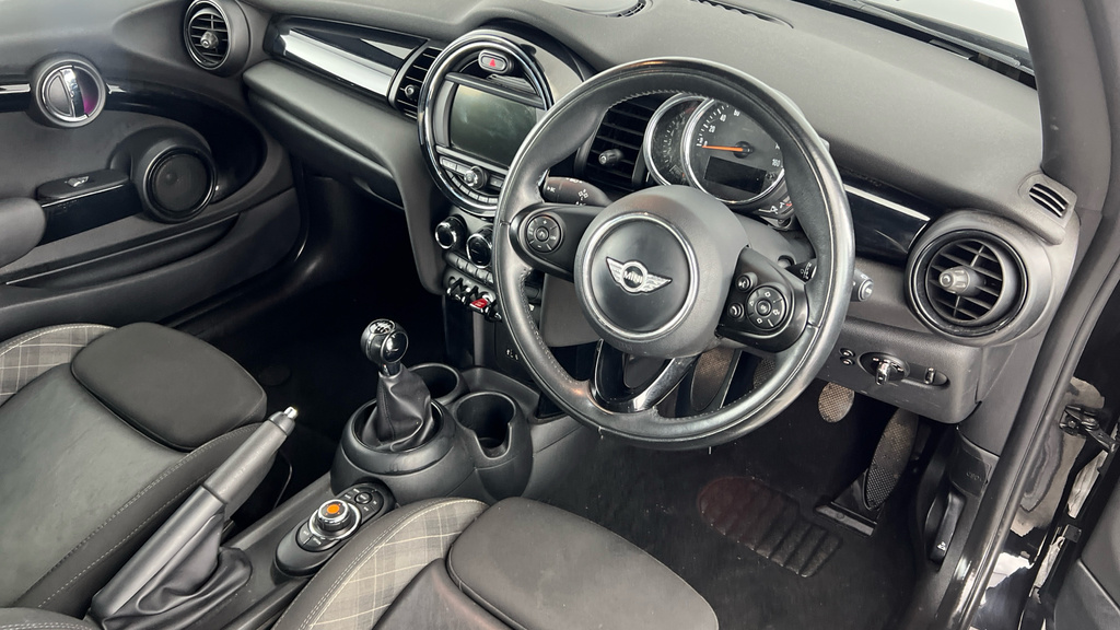 Mini Hatch 1.5 Cooper II 2018 Red #9