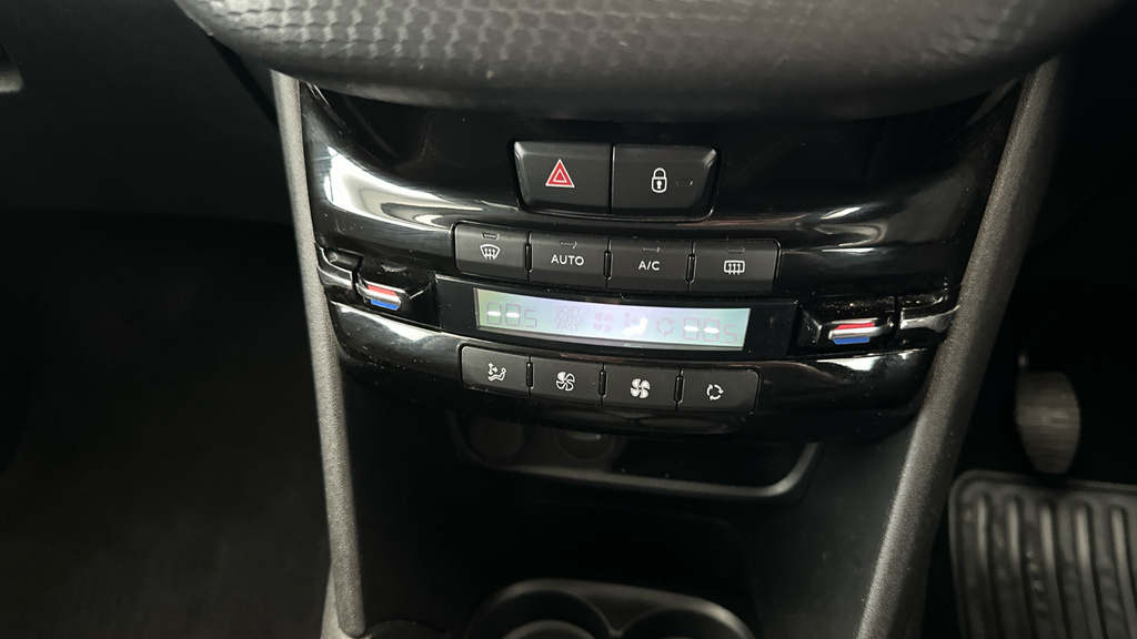 Peugeot 208 1.2 Puretech Tech Edition Euro 6 Ss Red #16