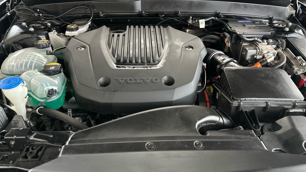 Volvo XC40 2.0 B4p R Design Pro Awd  #23