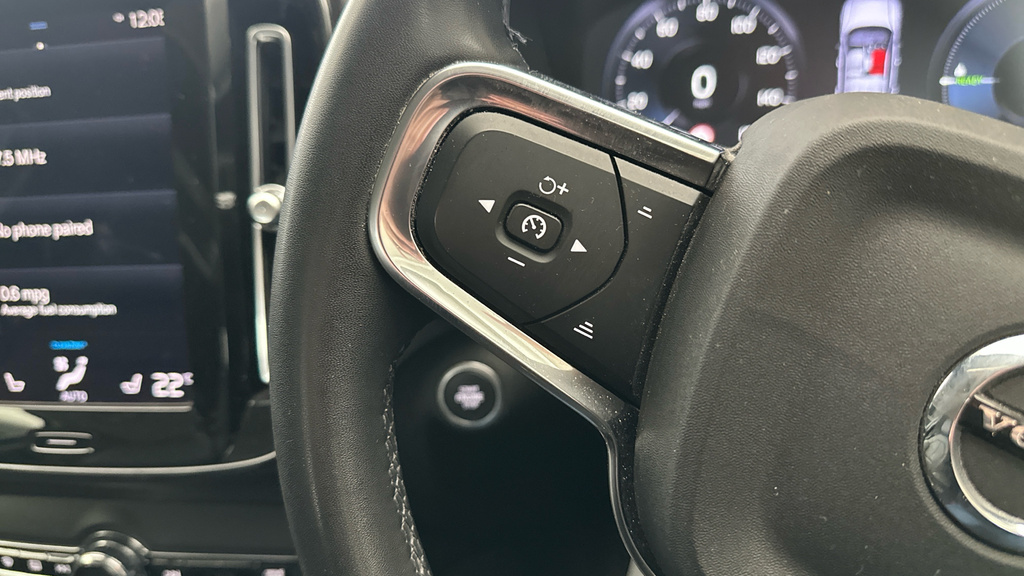 Volvo XC40 2.0 B4p R Design Pro Awd  #15