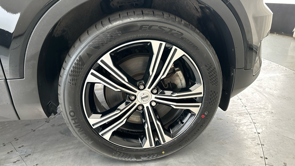 Volvo XC40 2.0 B4p R Design Pro Awd  #27