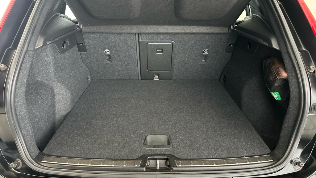 Volvo XC40 2.0 B4p R Design Pro Awd  #22