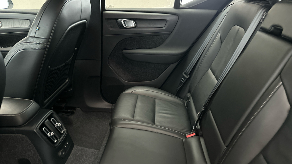 Volvo XC40 2.0 B4p R Design Pro Awd  #21