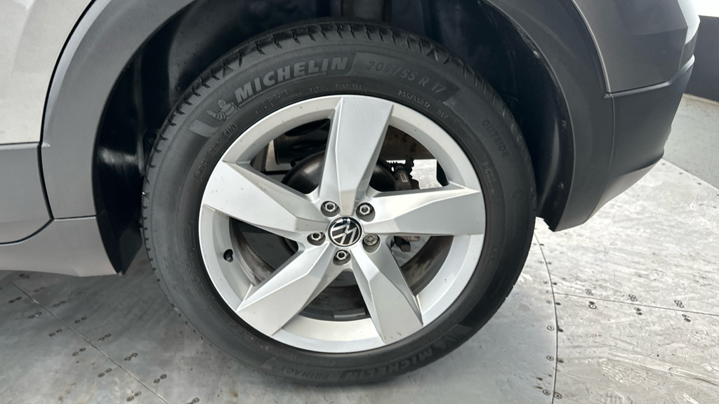 Volkswagen T-Cross 1.0 Tsi 95Ps Active Hatchback Grey #24