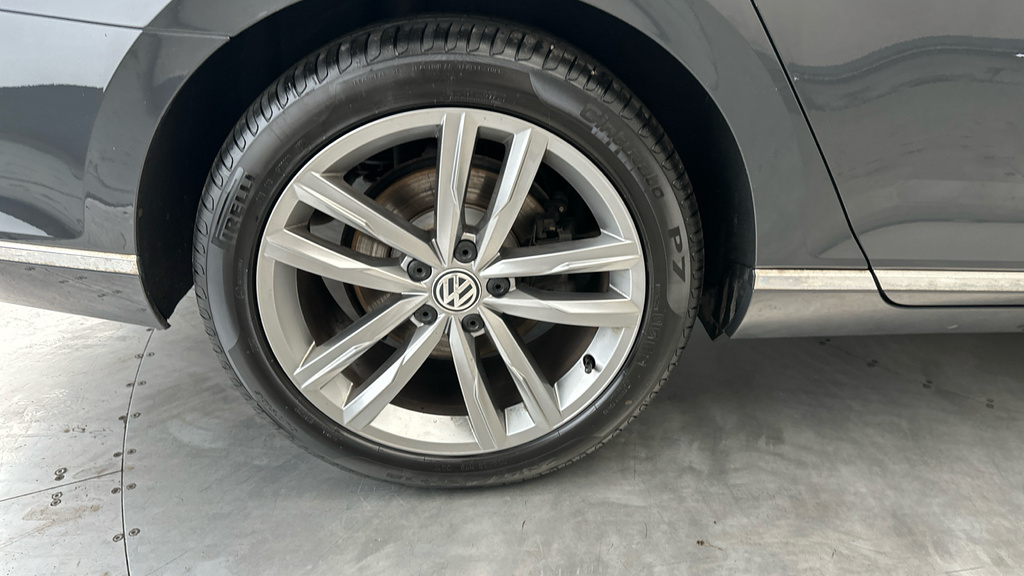 Volkswagen Passat Se Business Tdi White #25