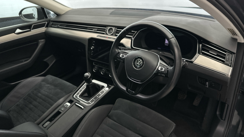 Volkswagen Passat Se Business Tdi White #11