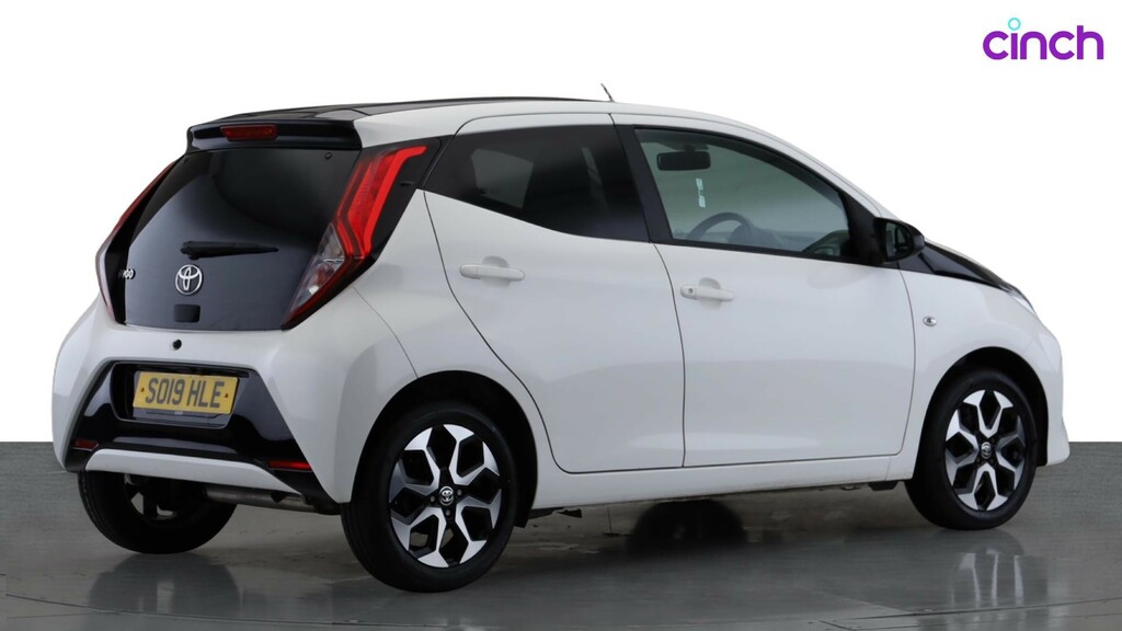 Toyota Aygo X X-press White #3
