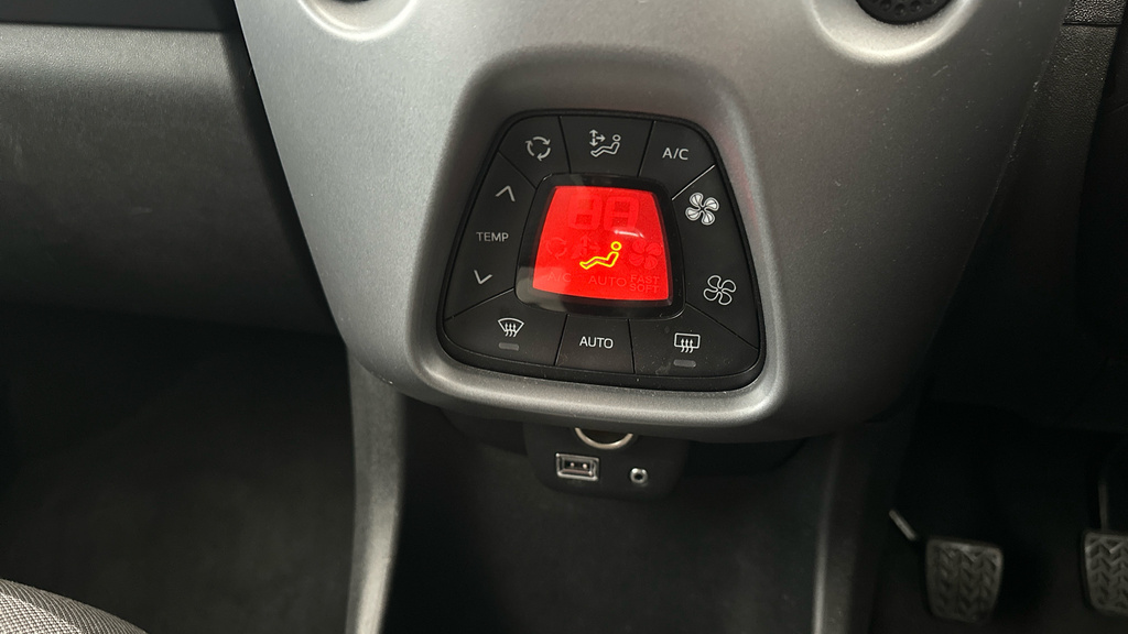 Toyota Aygo X X-press White #14