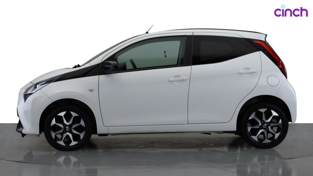 Toyota Aygo X X-press White #6