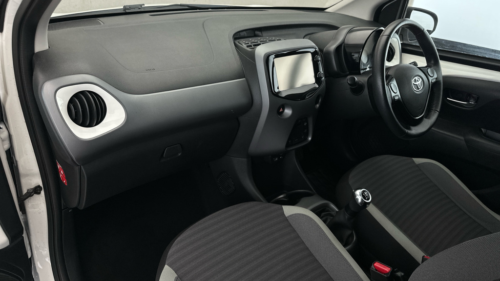 Toyota Aygo X X-press White #10