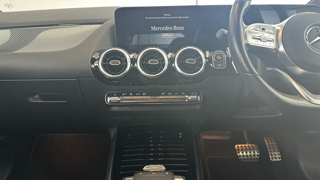 Mercedes-Benz GLA Class Gla 180 Amg Line Edition Black #23