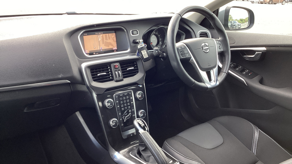 Volvo V40 D2 Momentum Winter Pack Front Park Assist Blue #10